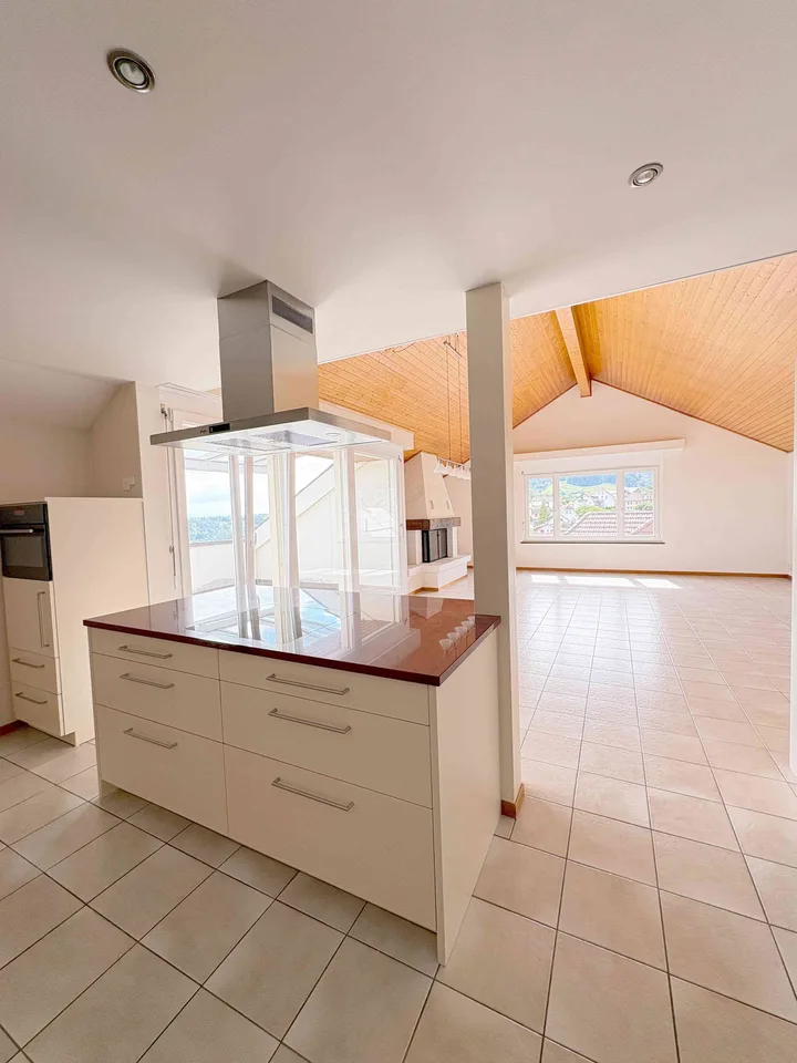 4.5-Zimmer-Wohnung mit traumhafter Aussicht und 170 m² Nutzfläche