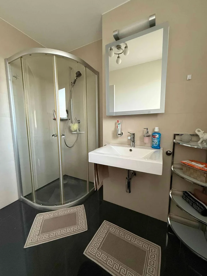 Helle, ruhige 2,5 Zi. Terrassenwohnung, 40m2 Südterrasse teilüberdacht