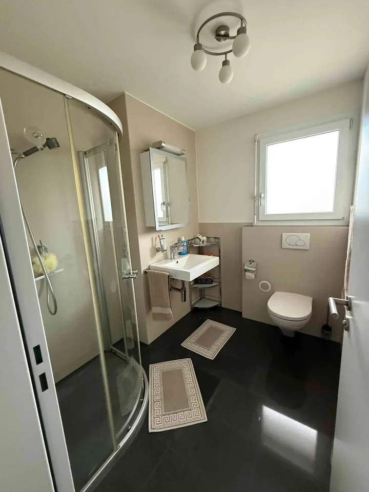 Helle, ruhige 2,5 Zi. Terrassenwohnung, 40m2 Südterrasse teilüberdacht