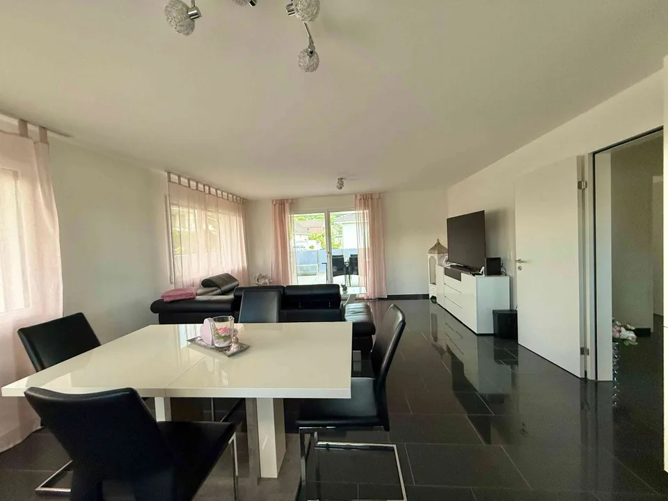 Helle, ruhige 2,5 Zi. Terrassenwohnung, 40m2 Südterrasse teilüberdacht