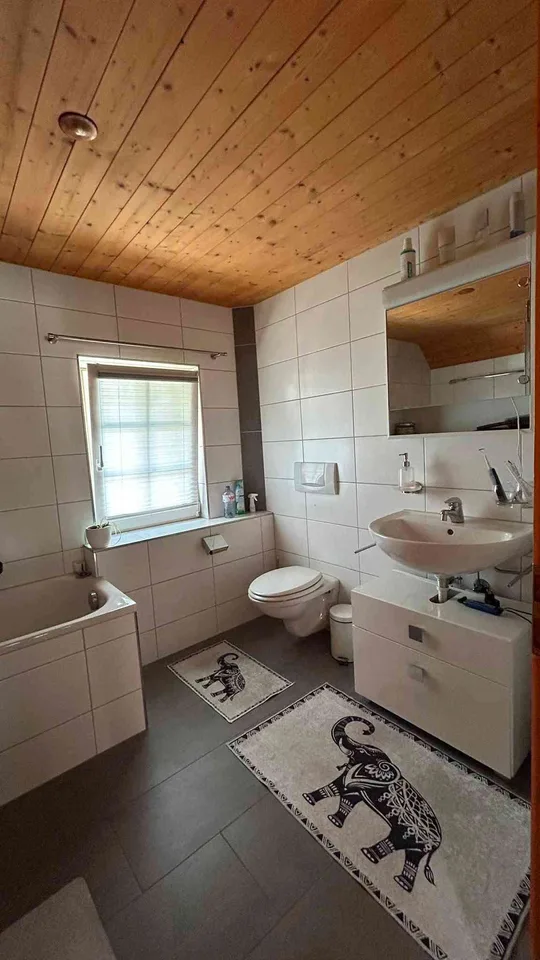 zu vermieten in Sevelen, schöne 5.5 Zimmer Wohnung 1. & 2. OG