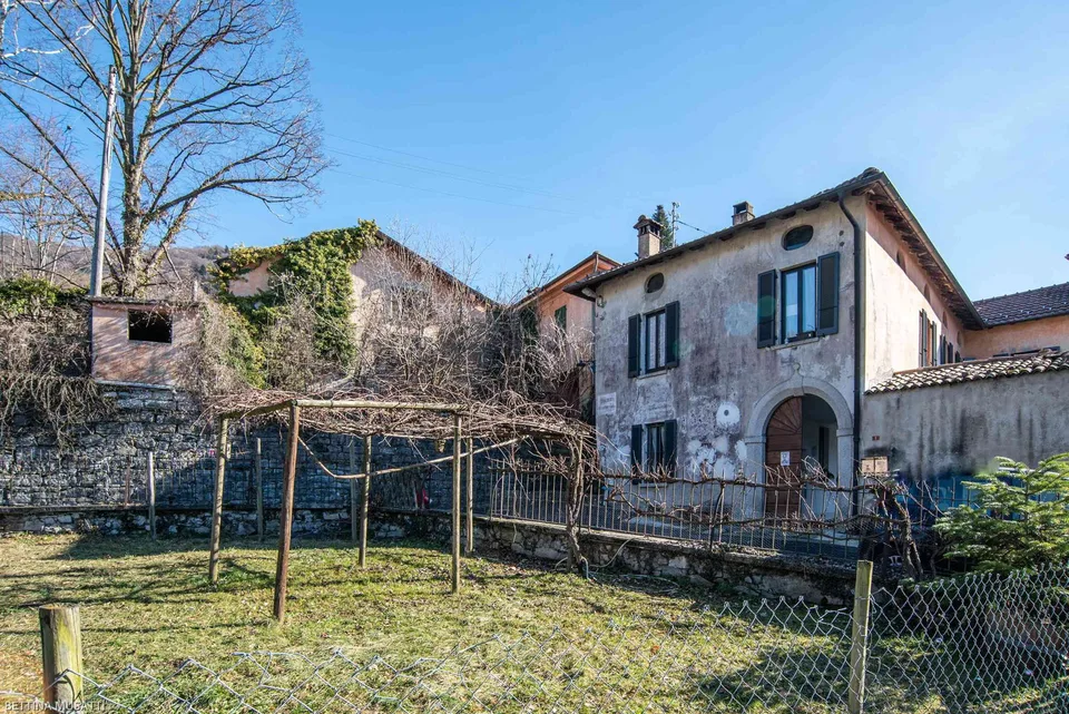 appartamento 3.5 su due livelli, in casa storica con piccola corte