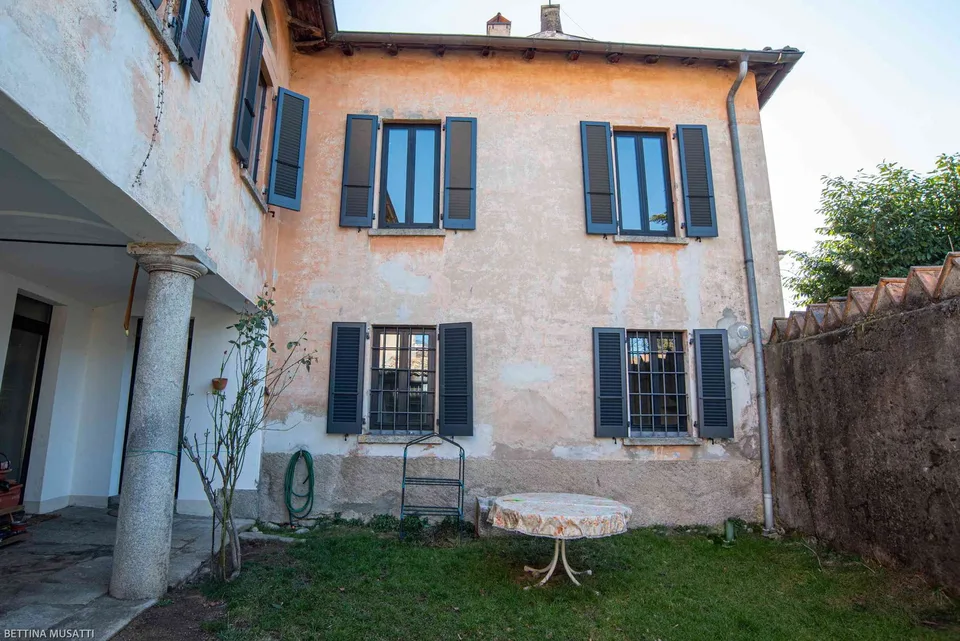 appartamento 3.5 su due livelli, in casa storica con piccola corte