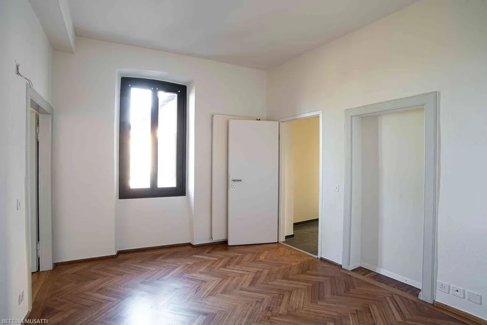 appartamento 3.5 su due livelli, in casa storica con piccola corte