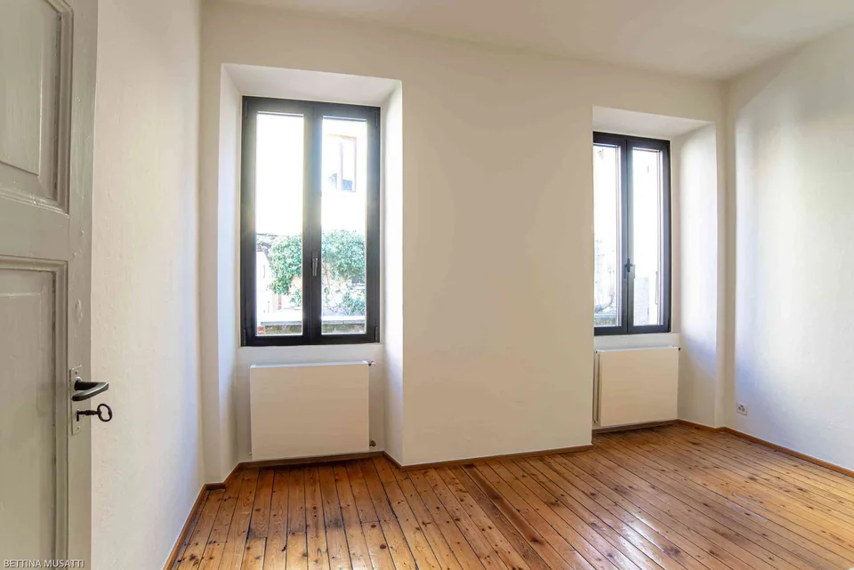 appartamento 3.5 su due livelli, in casa storica con piccola corte