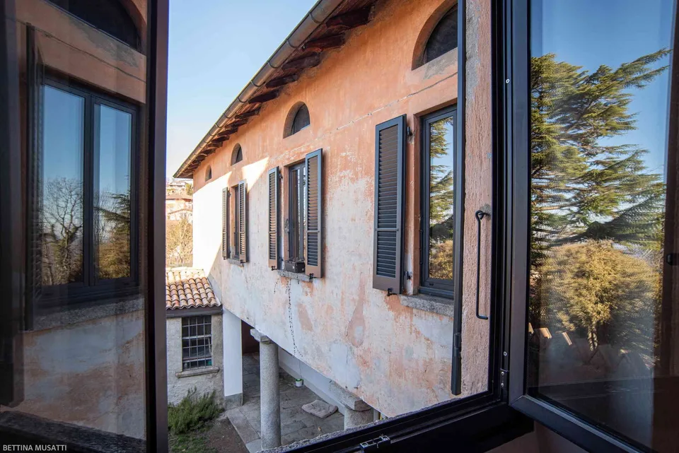 appartamento 3.5 su due livelli, in casa storica con piccola corte