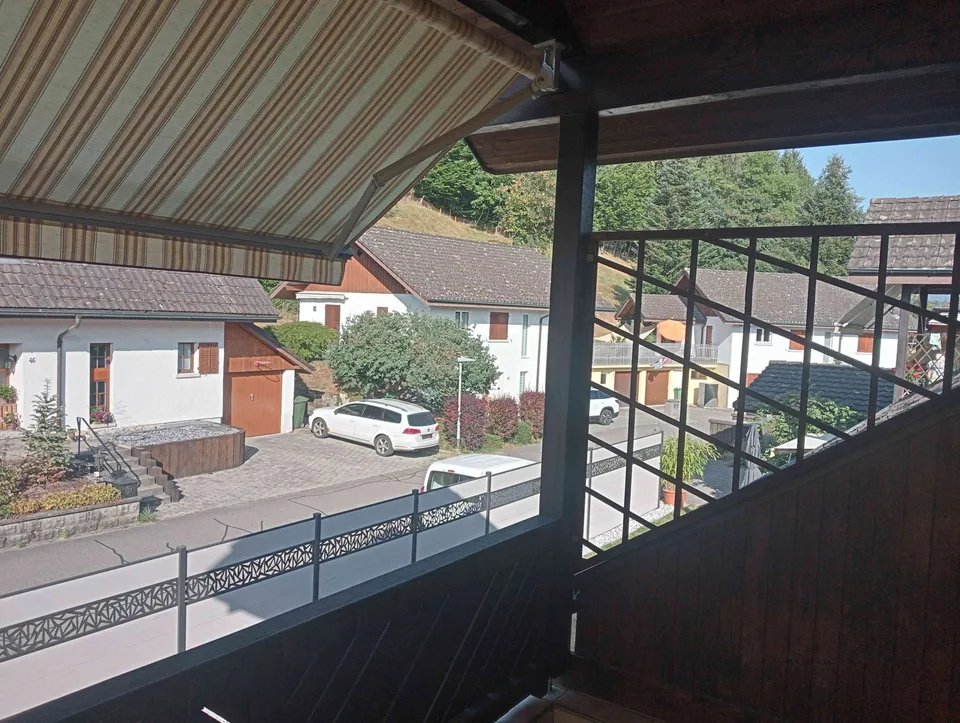 Exklusive 4.5-Zimmerwohnung mit Garage und Stellplatzmöglichkeit