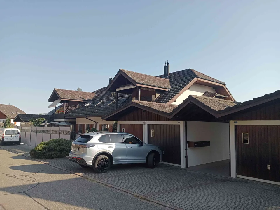 Exklusive 4.5-Zimmerwohnung mit Garage und Stellplatzmöglichkeit