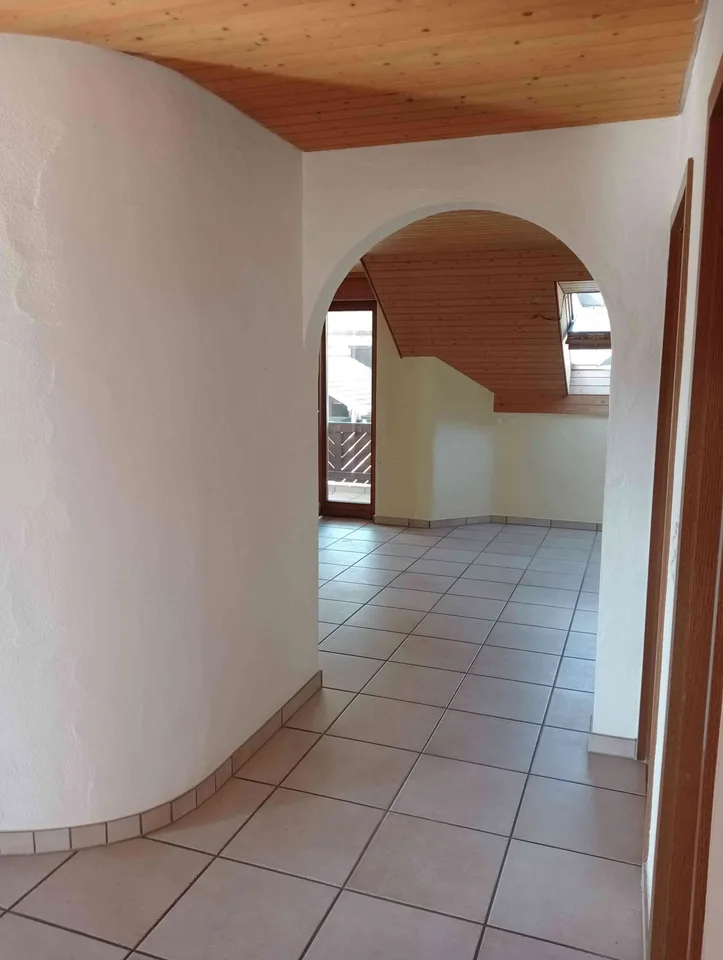 Exklusive 4.5-Zimmerwohnung mit Garage und Stellplatzmöglichkeit