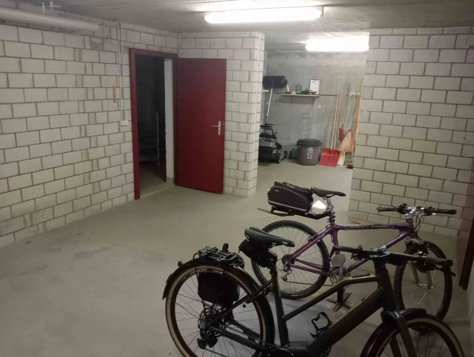 Exklusive 4.5-Zimmerwohnung mit Garage und Stellplatzmöglichkeit