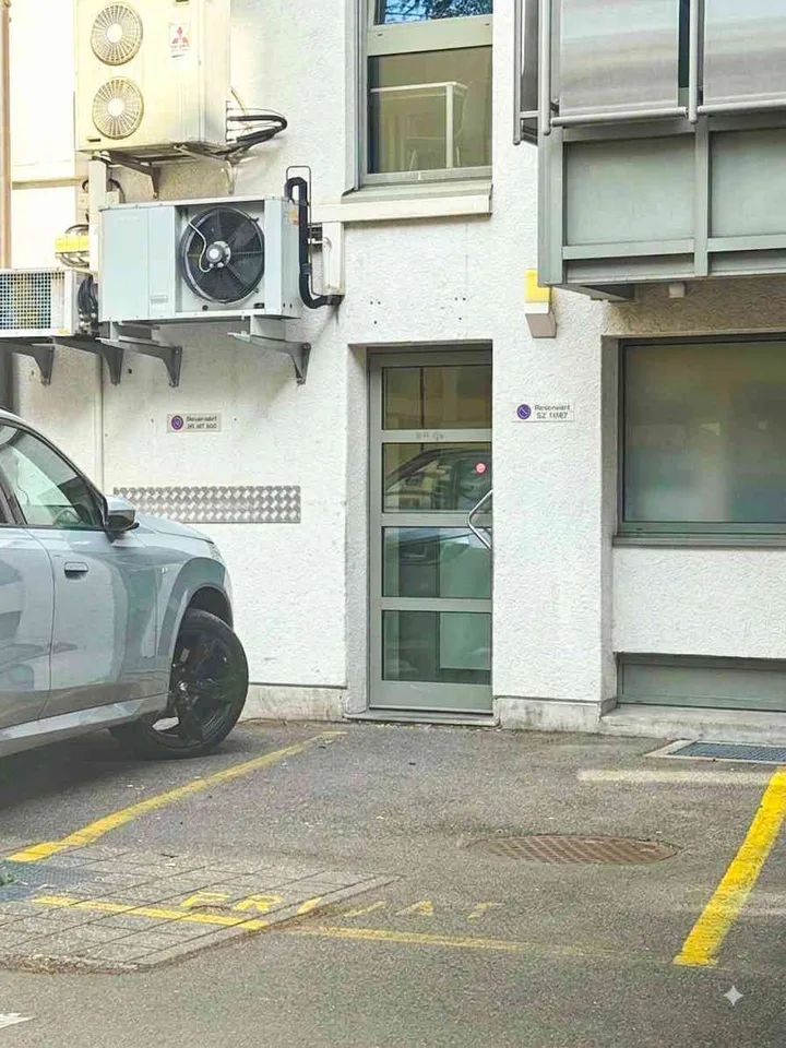 Parking Space Available near Paradeplatz!