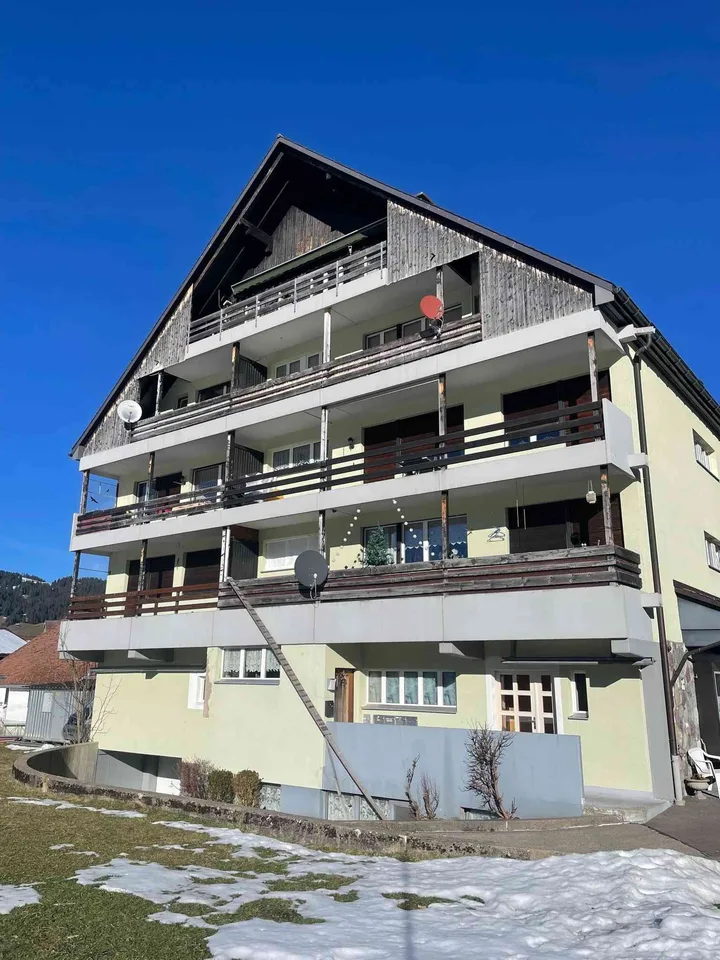 Mehrfamilienhaus | 8843 Oberiberg