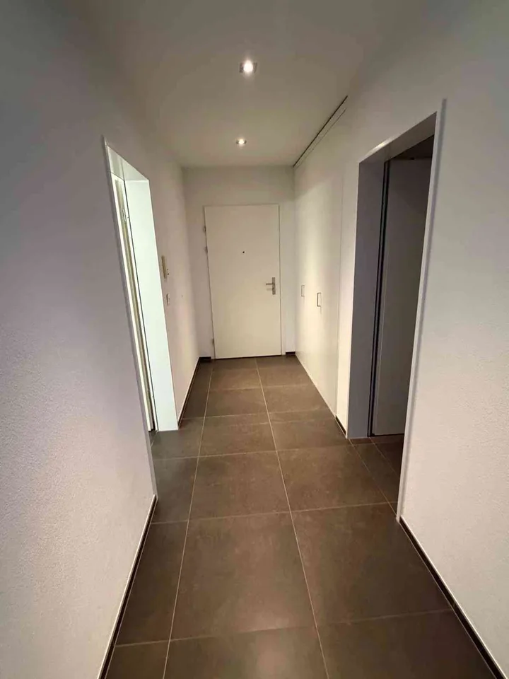 Helle 2.5-Zimmer-Wohnung mit Balkon und schöner Aussicht
