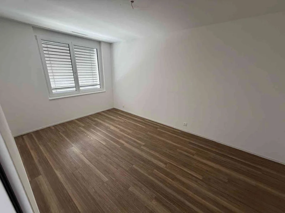Helle 2.5-Zimmer-Wohnung mit Balkon und schöner Aussicht