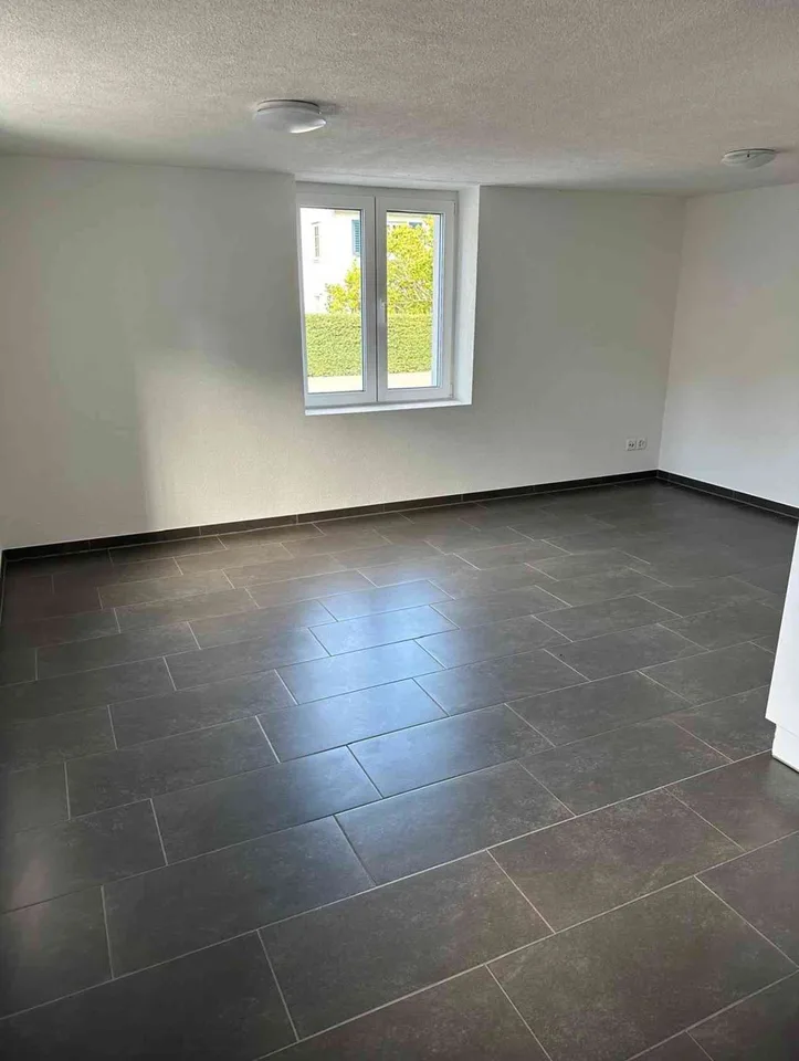 Schöne moderne 2.5 Erdgeschosswohnung