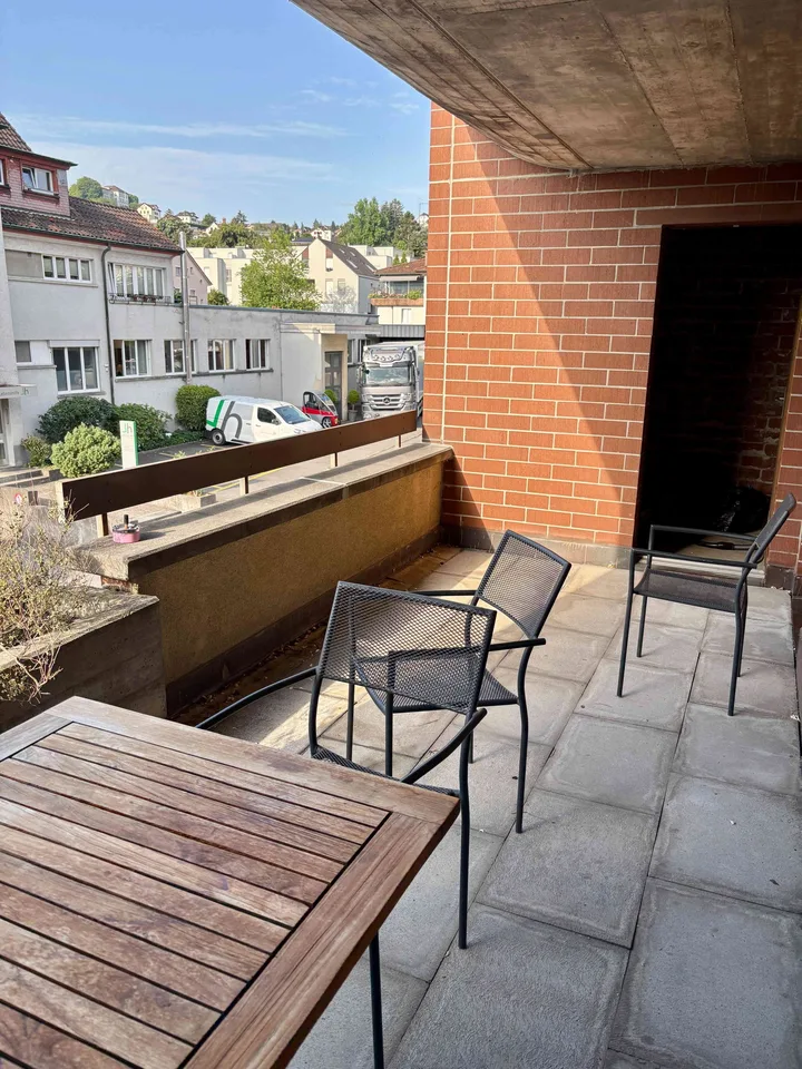 Helle grosszügige Büroräume mit gutem Raumkonzept, eigenem WC, Balkon