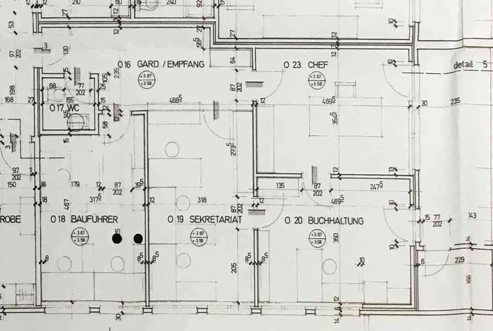 Helle grosszügige Büroräume mit gutem Raumkonzept, eigenem WC, Balkon