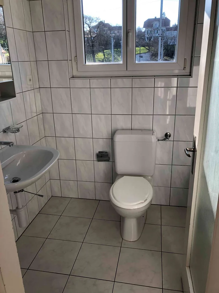 Helle 3 Zimmer-Wohnung mit Balkon mitten im Dorfzentrum