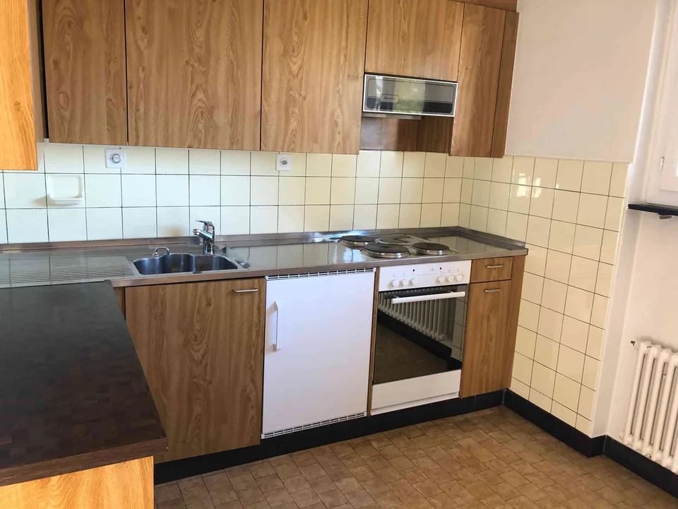 Helle 3 Zimmer-Wohnung mit Balkon mitten im Dorfzentrum