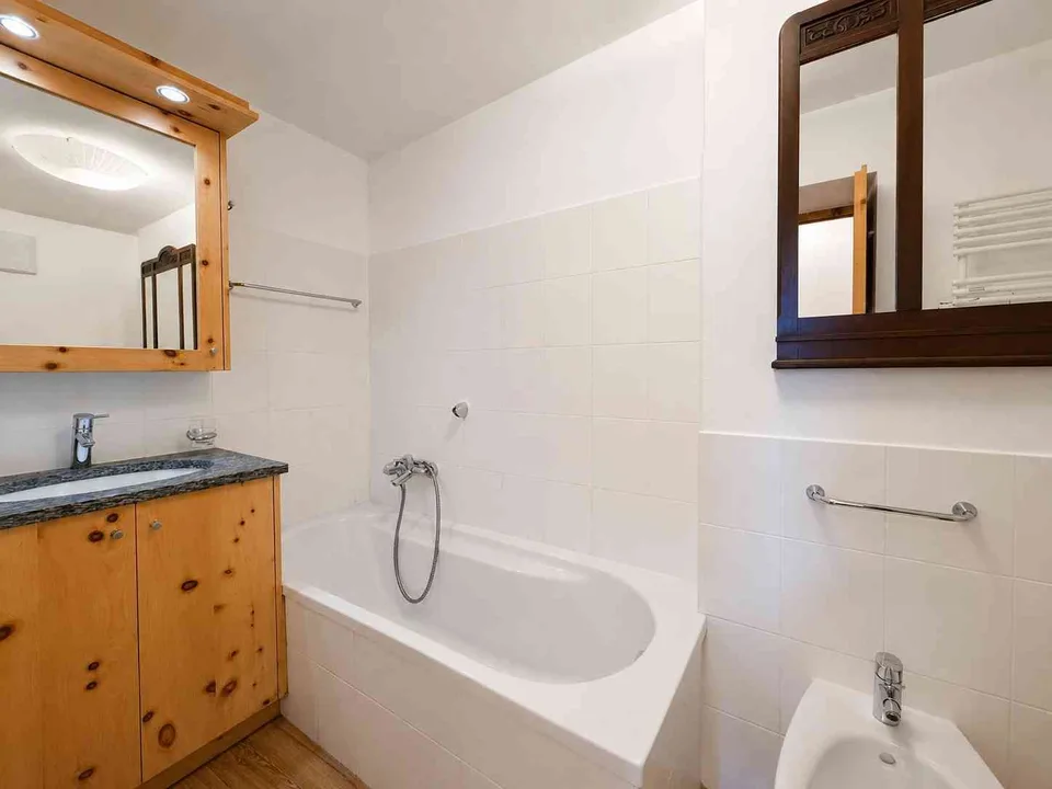 Appartement alpin élégant dans une maison engadine authentique