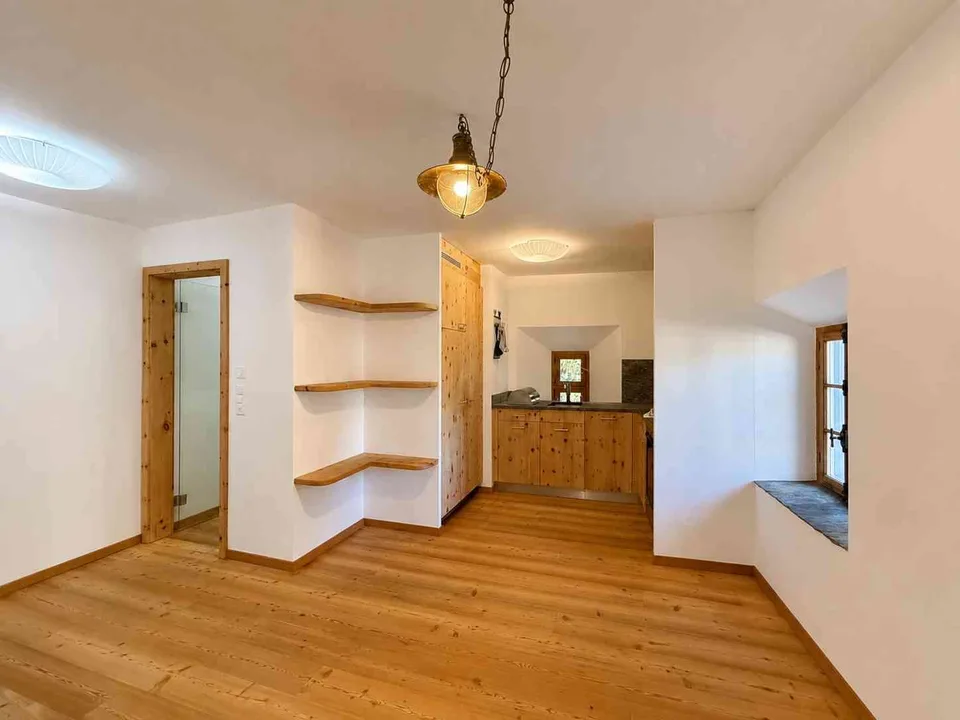 Appartement alpin élégant dans une maison engadine authentique