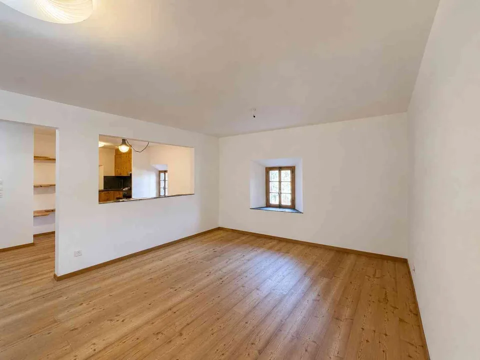 Appartement alpin élégant dans une maison engadine authentique