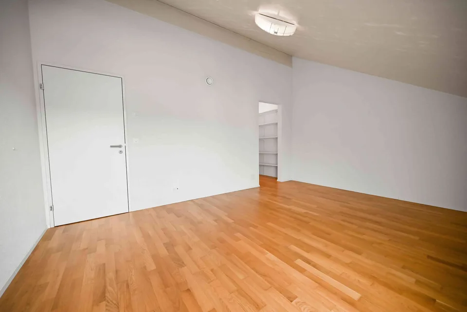 Exklusive 3.5-Zimmer-Dachwohnung mit viel Tageslicht und Hobbyraum