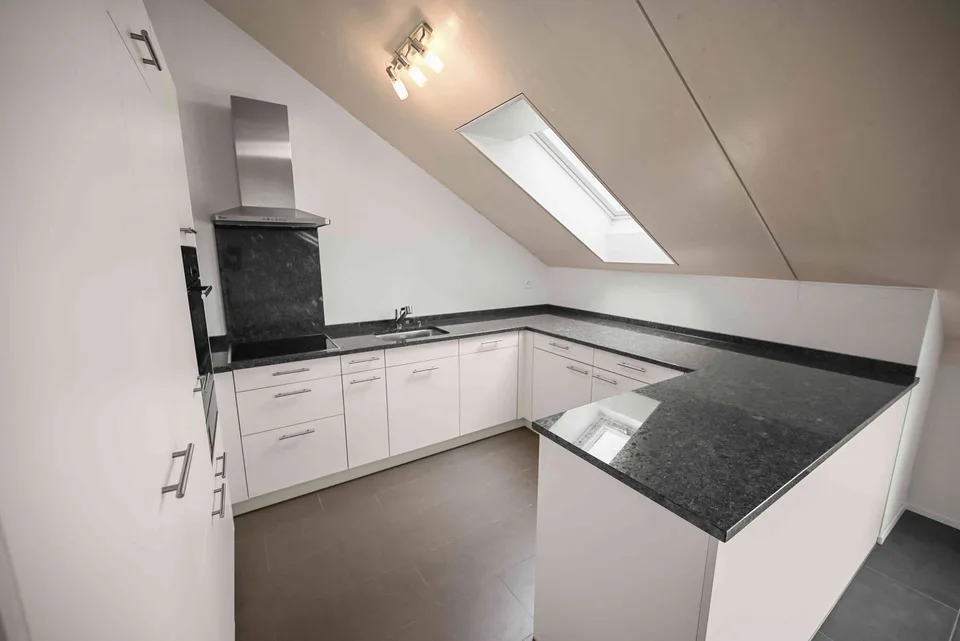 Exklusive 3.5-Zimmer-Dachwohnung mit viel Tageslicht und Hobbyraum