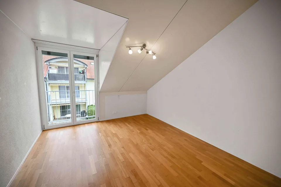 Exklusive 3.5-Zimmer-Dachwohnung mit viel Tageslicht und Hobbyraum