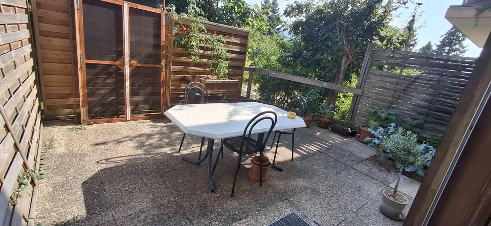 Joli studio calme et très spacieux