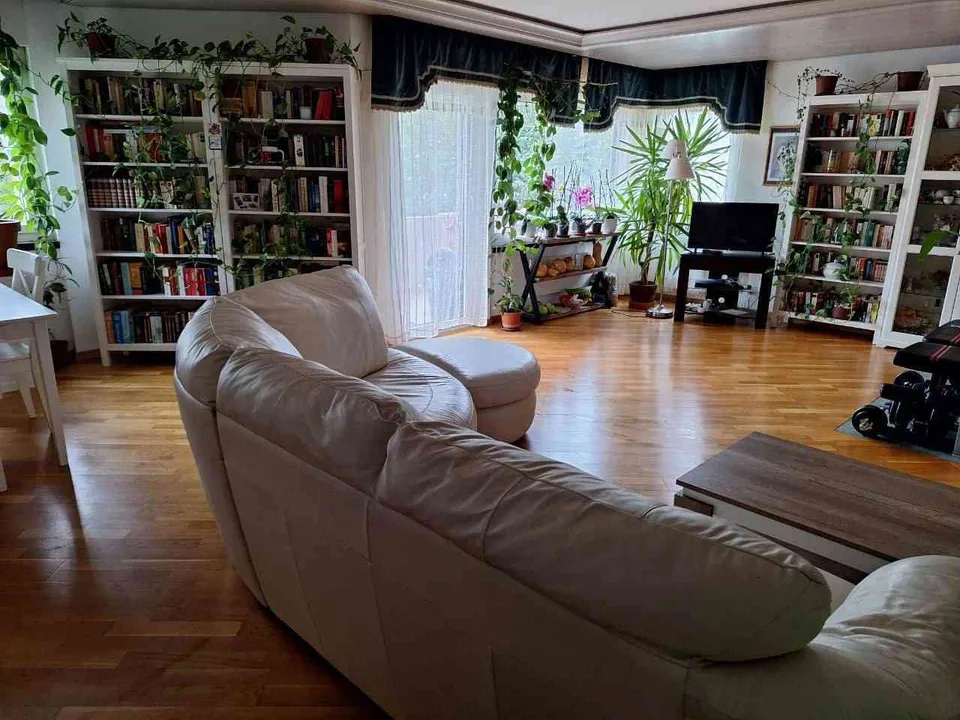4.5Z Wohnung mit eigener Waschmaschine, Cheminée und Eckbalkon