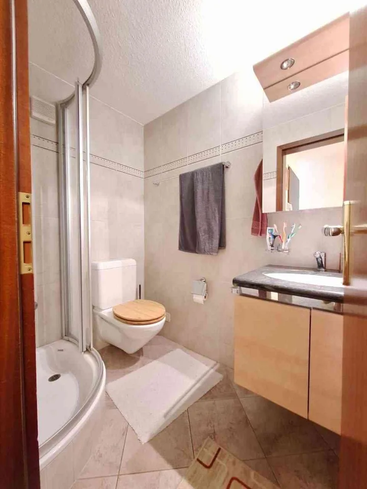 4.5Z Wohnung mit eigener Waschmaschine, Cheminée und Eckbalkon