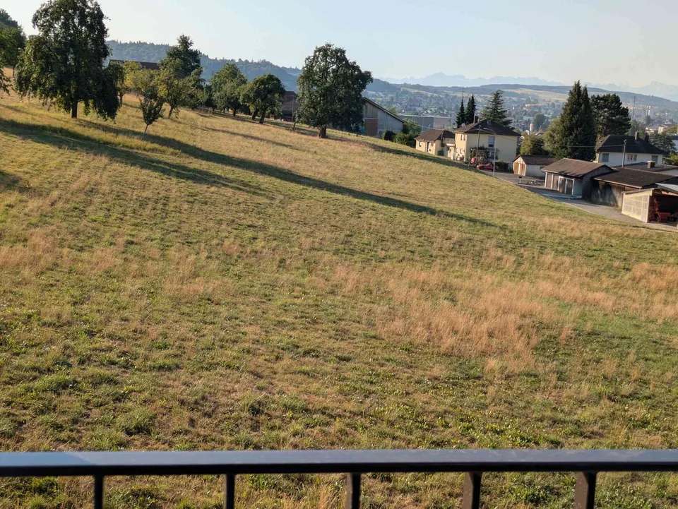 Modernes 5.5-Zimmer-Einfamilienhaus, ruhige Lage, mit Bergblick