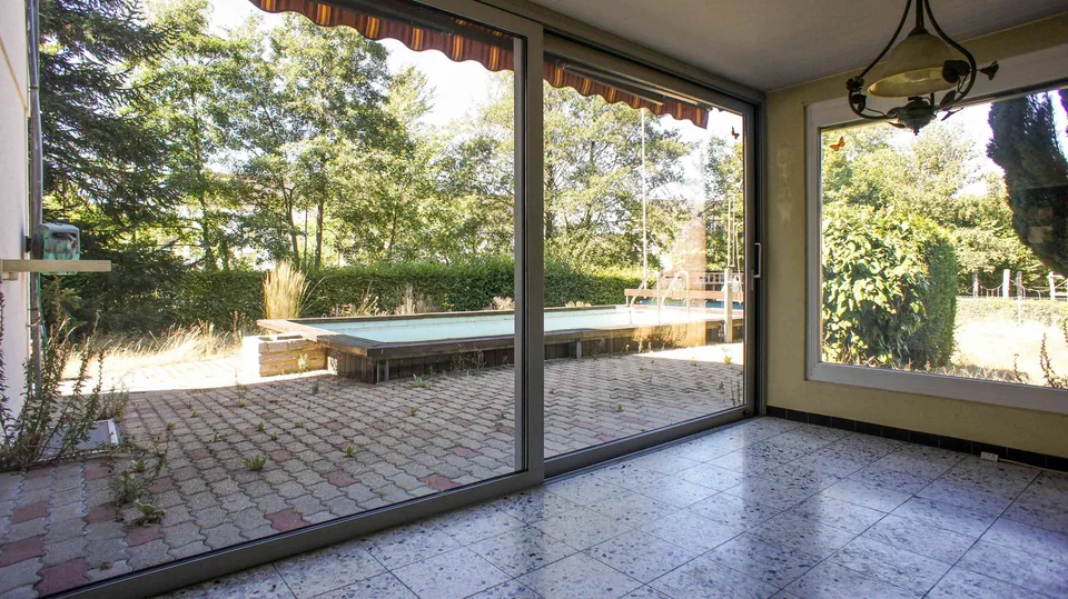 Grosses EFH mit Pool und sehr grossem Garten