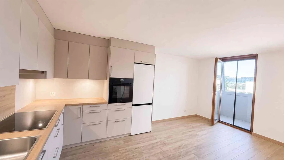 Appartement lumineux 4.5 pièces avec espace de jardin et balcon