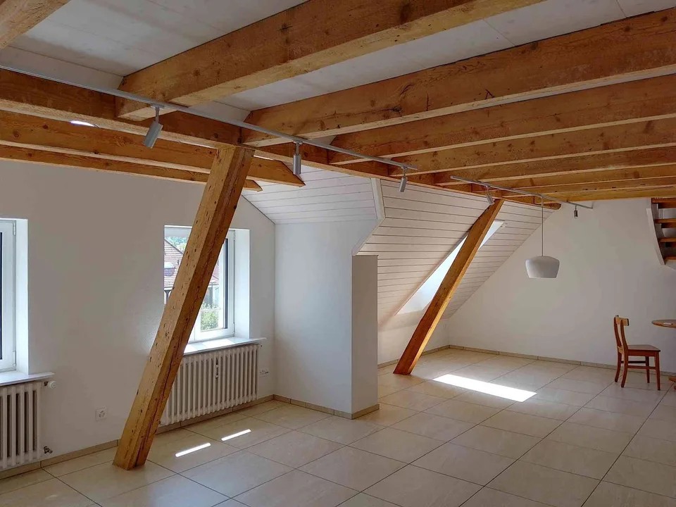 Schnuckelige Dachwohnung in Uzwil mit Aussenparkplatz und Garten