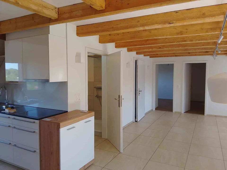 Schnuckelige Dachwohnung in Uzwil mit Aussenparkplatz und Garten