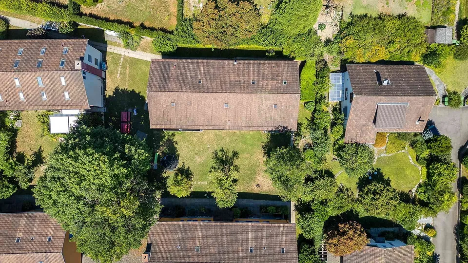 Casa multifamiliare ben curata con potenziale a lungo termine