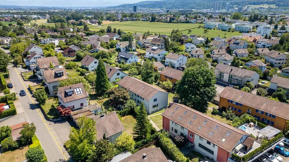 Casa multifamiliare ben curata con potenziale a lungo termine