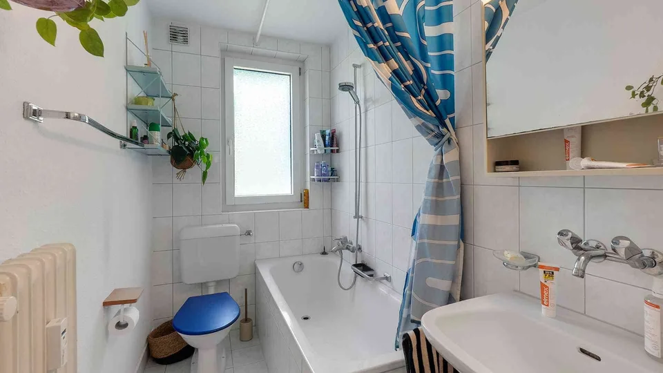 Casa multifamiliare ben curata con potenziale a lungo termine