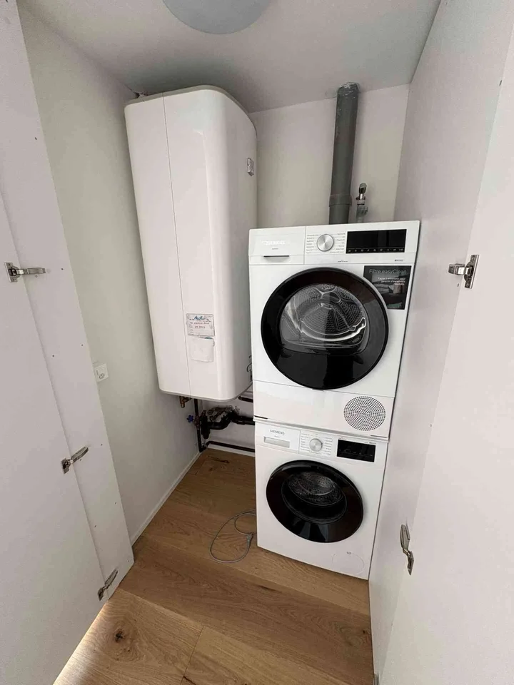 Kernsanierte 3.5-Zimmer-Wohnung mit Balkon & Garage mit Top-Aussicht