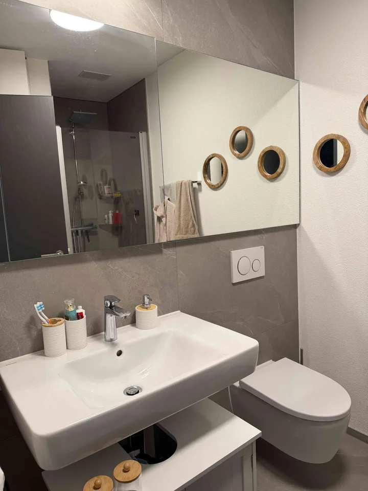 Moderne 2.5-Zimmer-Neubauwohnung direkt am Bahnhof Oberzollikofen