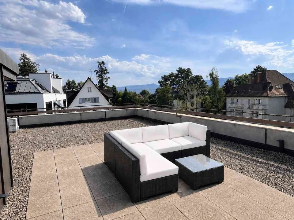 Helles Grossraumbüro mit Seeblick & Dachterrasse nahe ZH Tiefenbrunnen