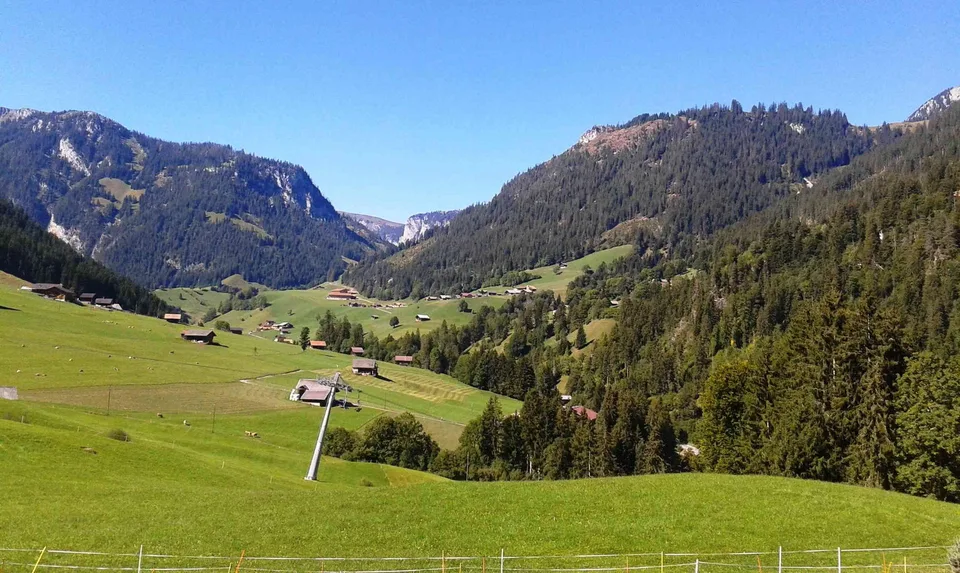 Charmante 2,5-Zimmer-Dachwohnung im Ferienzentrum Wiriehorn Diemtigtal