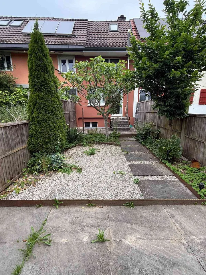 Casa a schiera di 4 locali affascinante con giardino e parcheggio ad Amriswil – disponibile immediatamente!