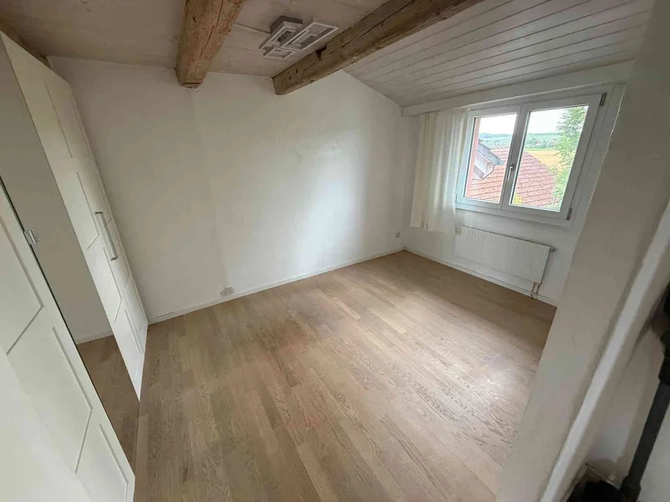 Casa a schiera di 4 locali affascinante con giardino e parcheggio ad Amriswil – disponibile immediatamente!