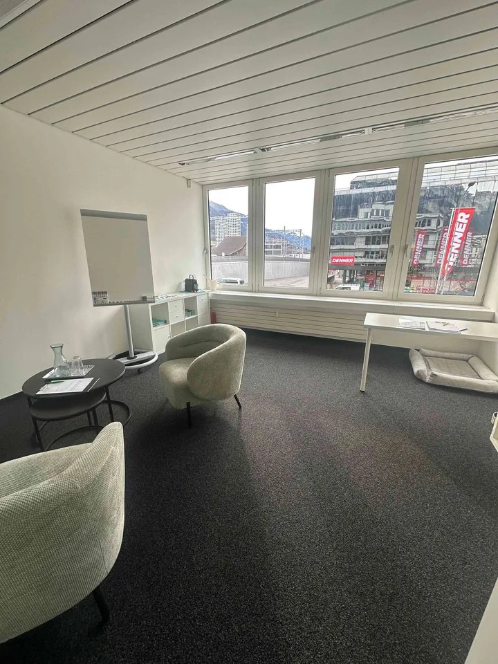 Schöner Büro-/Praxisraum zu vermieten