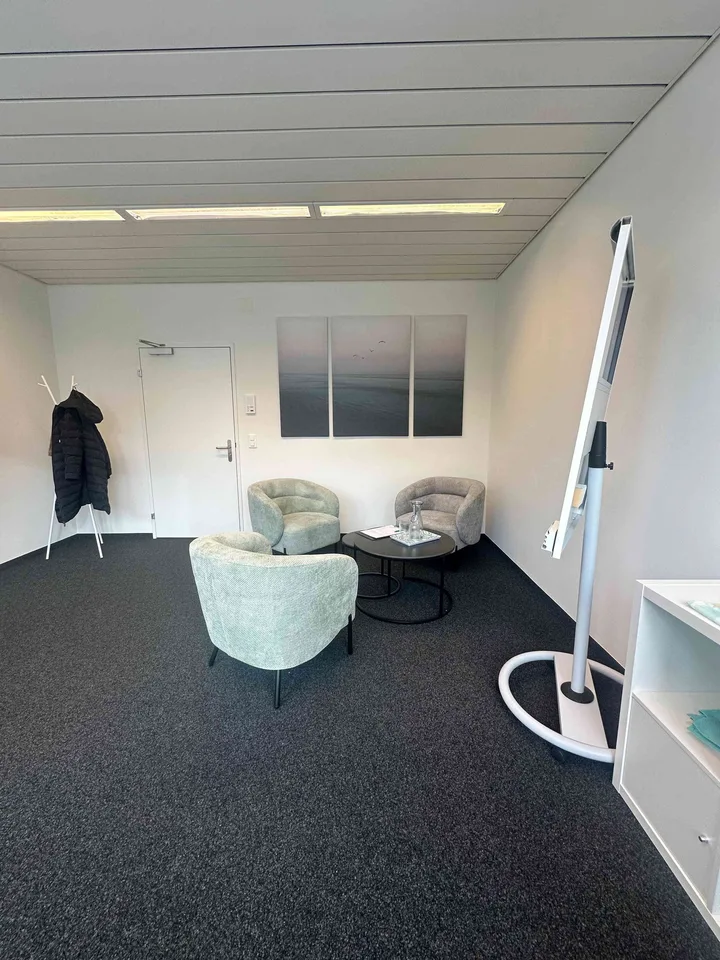 Schöner Büro-/Praxisraum zu vermieten