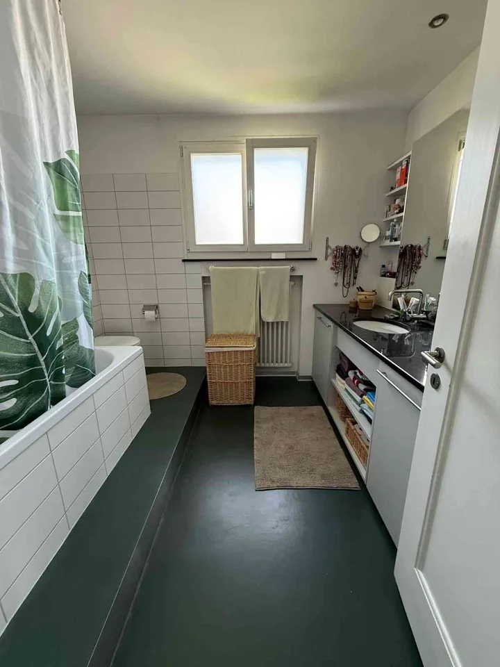 WG-Zimmer mit Seesicht und Balkon in Kilchberg zu vermieten!