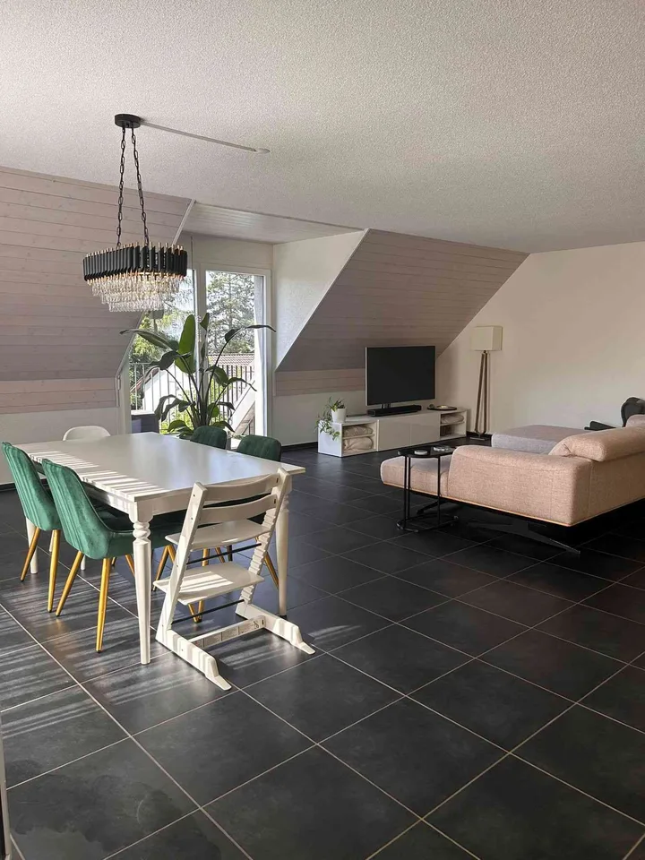 Nachmieter gesucht: Grosszügige 41/2-Zimmer-Wohnung in Obfelden (132m2